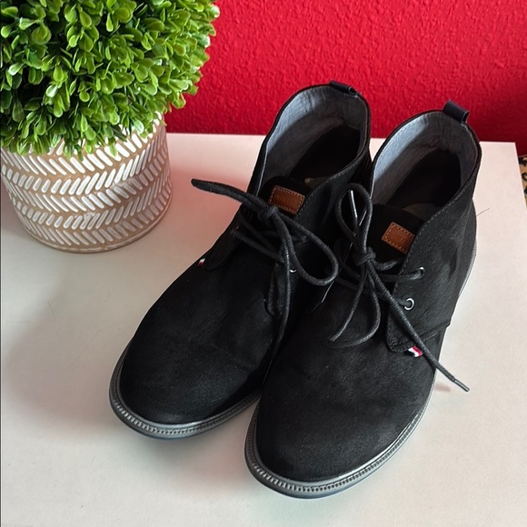 Tommy Hilfiger Black Chukka Boots with Suede Finish - Picture 3 of 8